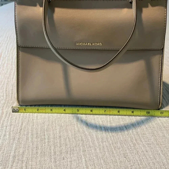 Michael Kors Leather Handbag top handle w/crossbody strap beige w/gold accents - Picture 6 of 16